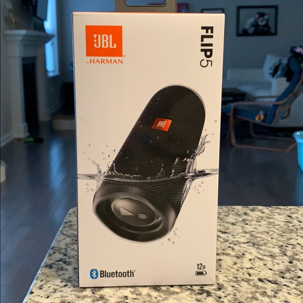 NEW Bluetooth speaker - portable & waterproof